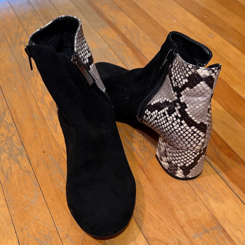THE FLEXX Black Suede Ankle Boots with Snake-Print Heel